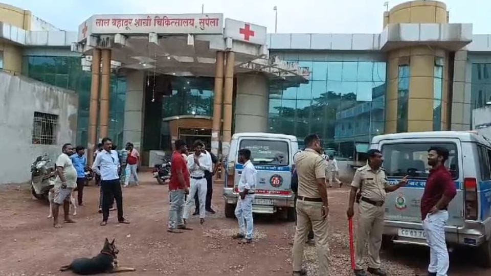 Drunk BJP leaders and supporters vandalized the hospital in Bhilai