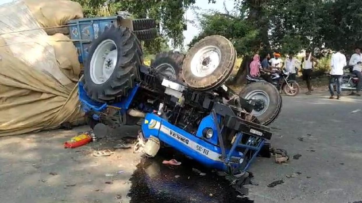 tractor trolley loaded with peanut shells overturned seven workers injured
