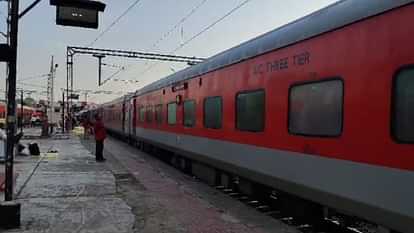 special trains between Anand Vihar-Varanasi