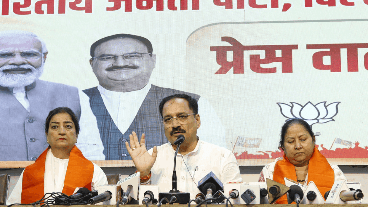 Two Aam Aadmi Party corporators join BJP in Delhi