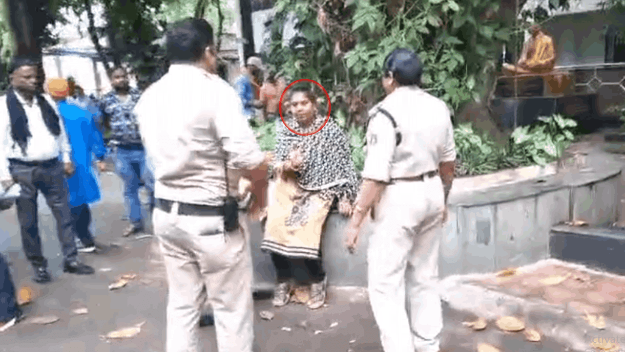 आत्मदाह करने पहुंची महिला