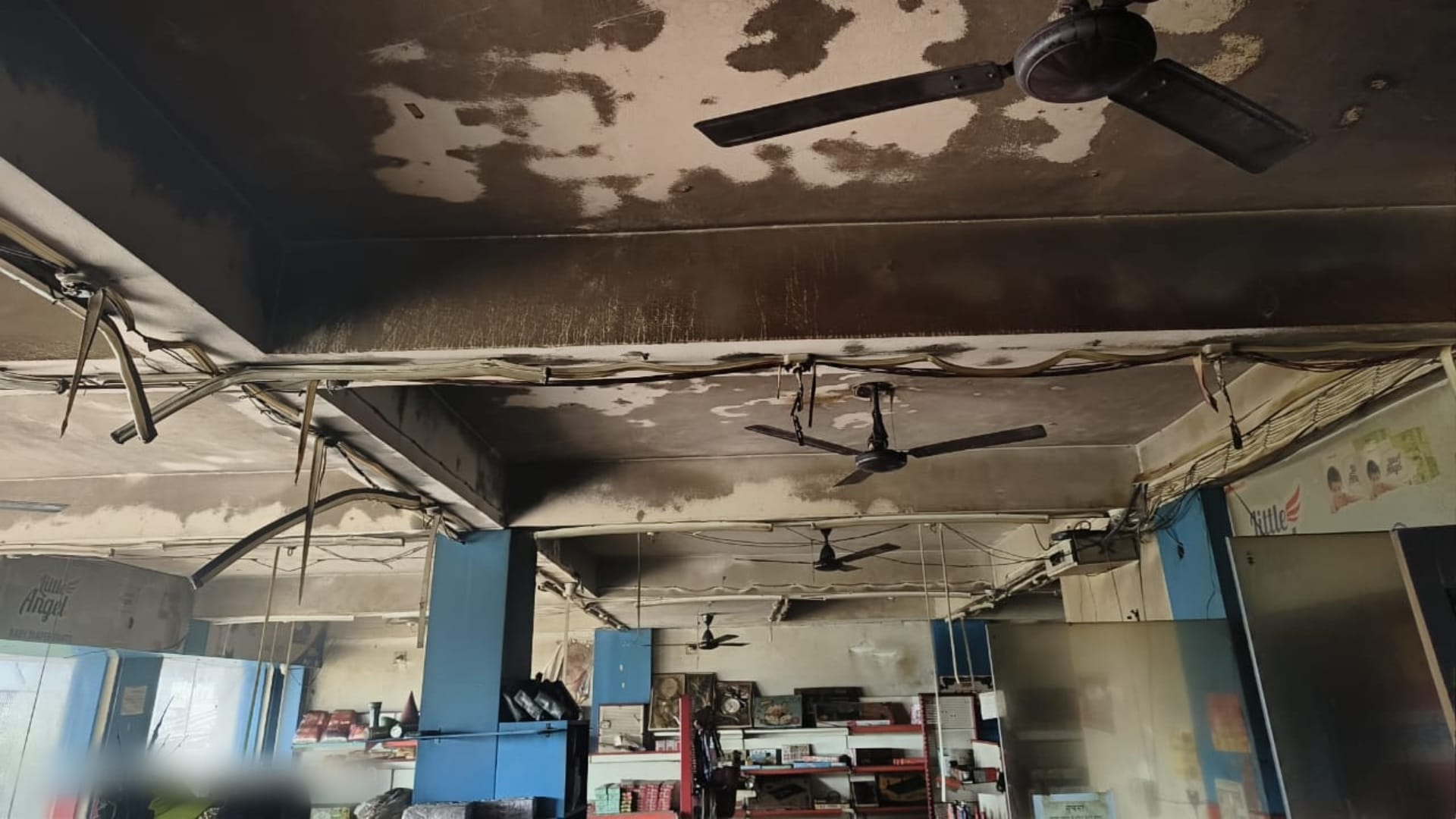 Bihar News: Property worth lakhs burnt to ashes in a fire at a shopping mall in Sitamarhi