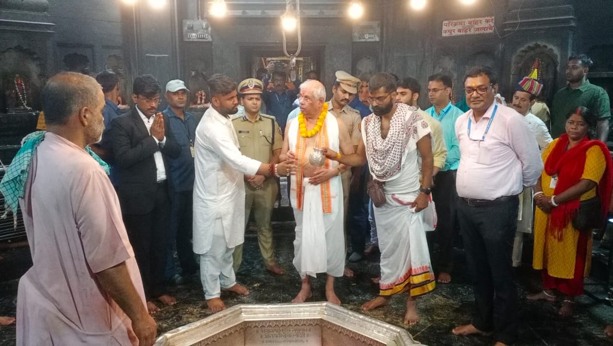 Bihar: Governor Rajendra Arlekar arrived, performed Pind Daan of his ancestors in Vishnupad temple complex.
