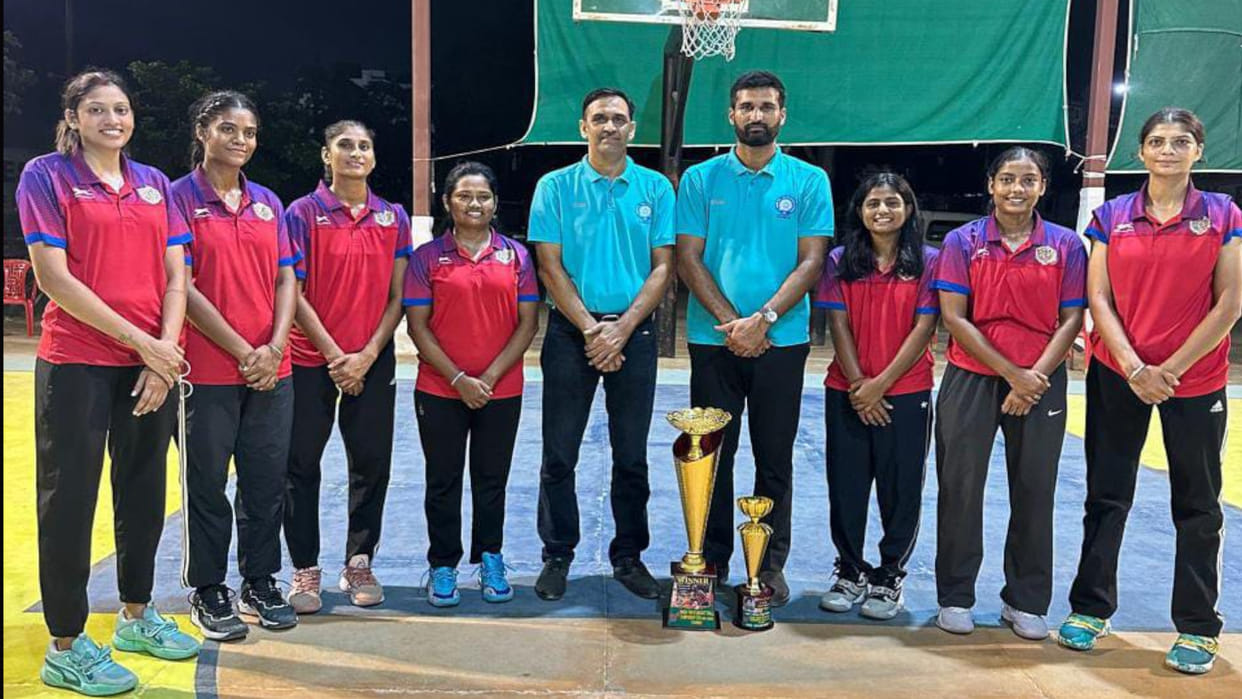 Players of North Eastern Railway won the basketball competition in Faridkot, Punjab.