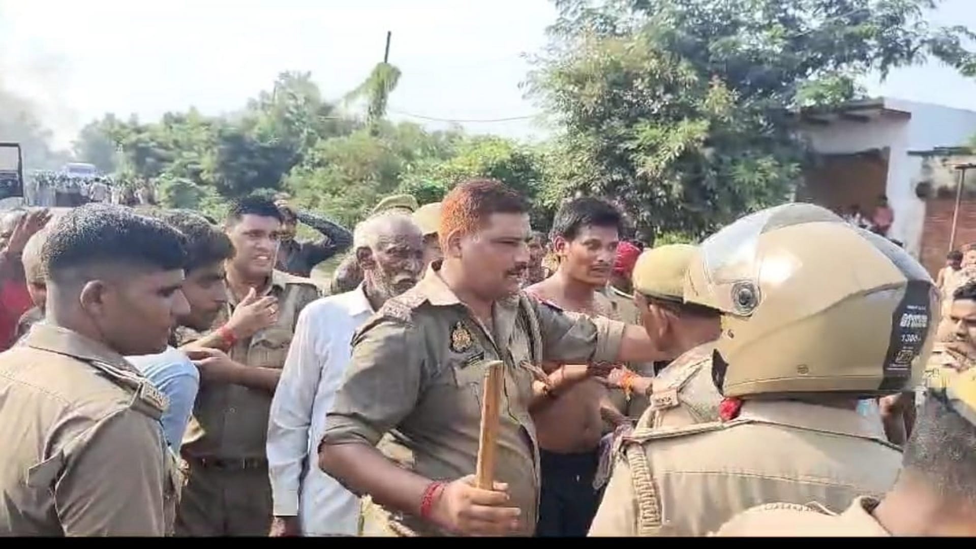 Villagers got enraged after seeing the girl students suffering, drenched in blood, heated argument with police