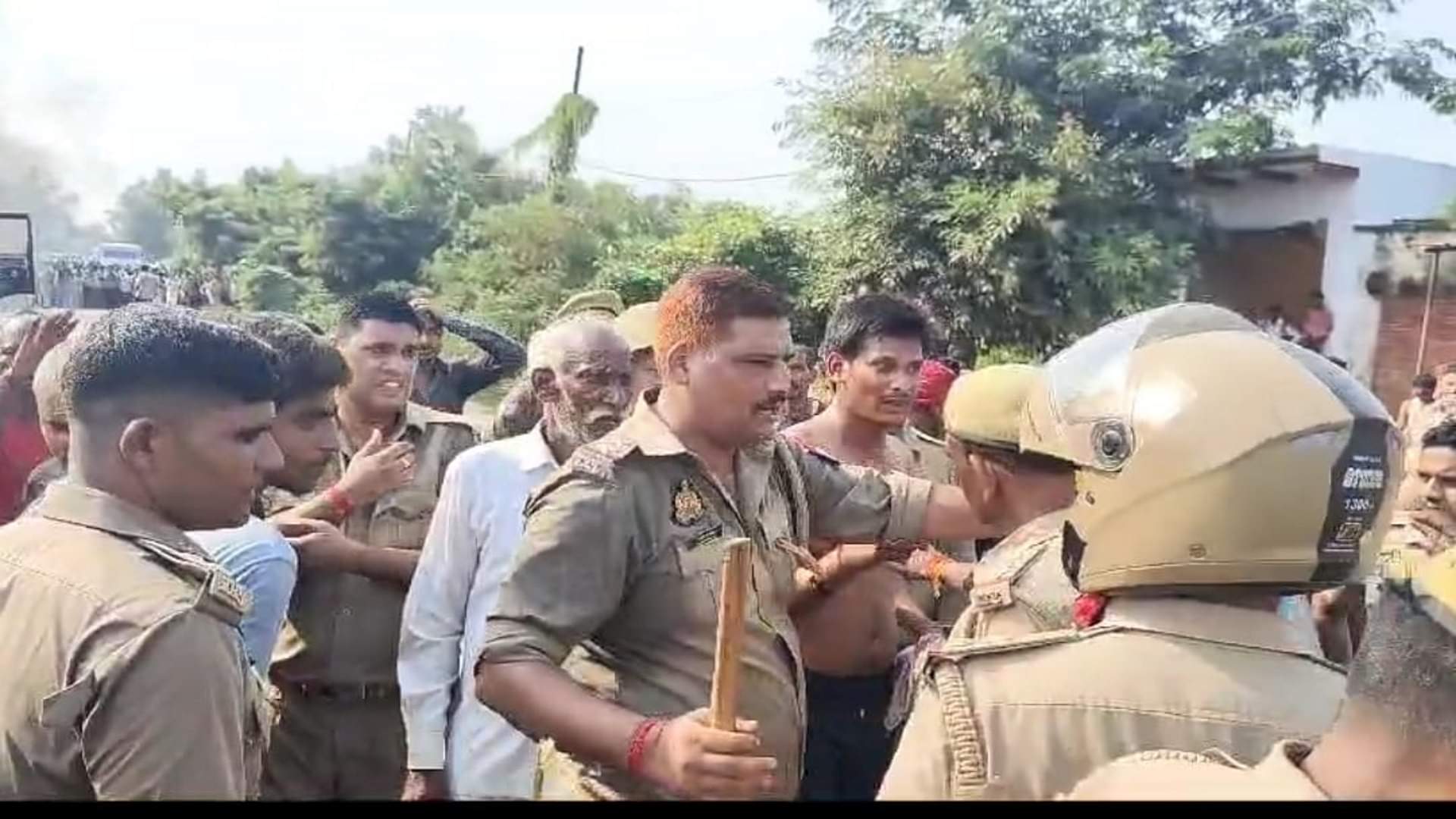 Villagers got enraged after seeing the girl students suffering, drenched in blood, heated argument with police