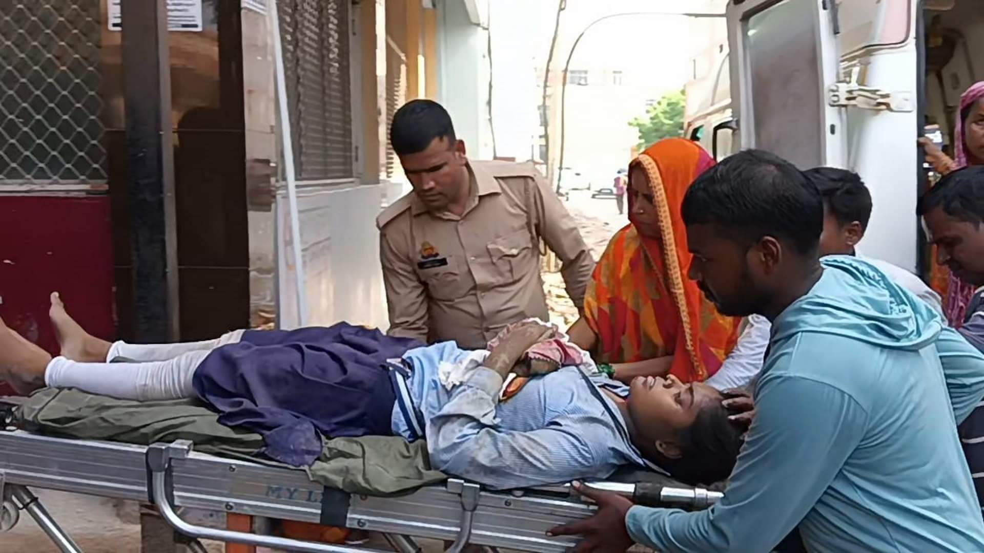 Villagers got enraged after seeing the girl students suffering, drenched in blood, heated argument with police