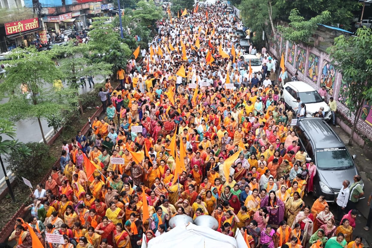 Indore News: March taken out in Indore on the issue of Tirupati Balaji's Prasad, sages and saints also partici