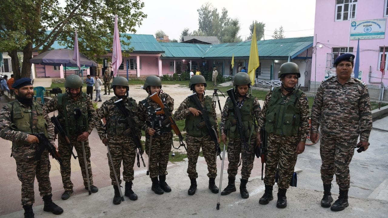 Jammu Kashmir Election: Long queues of voters in the second phase of elections, see pictures