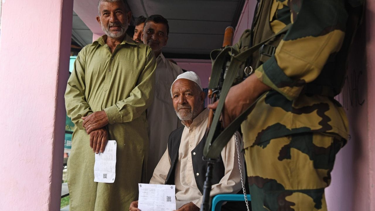 Jammu Kashmir Election: Long queues of voters in the second phase of elections, see pictures