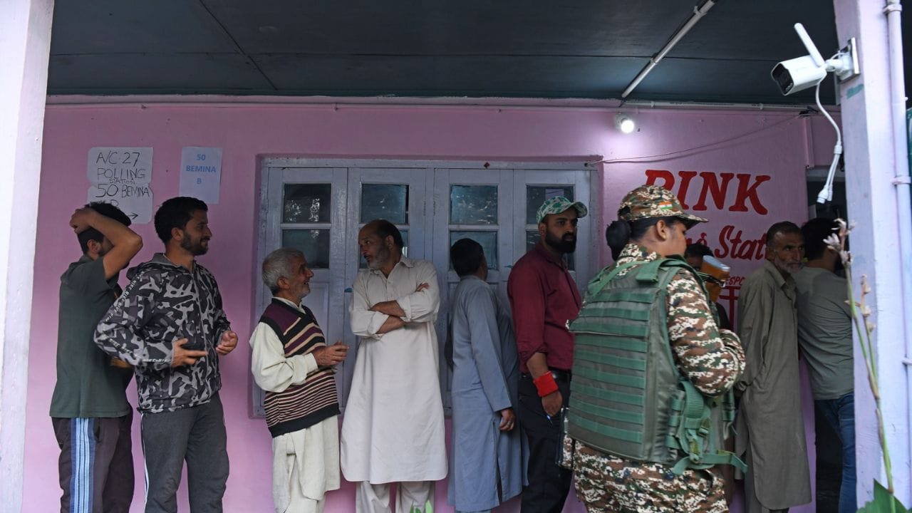 Jammu Kashmir Election: Long queues of voters in the second phase of elections, see pictures