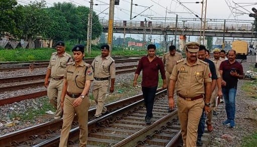 Rumors of stone pelting on train created panic, RPF and GRP patrolled till Govindpuri new bridge
