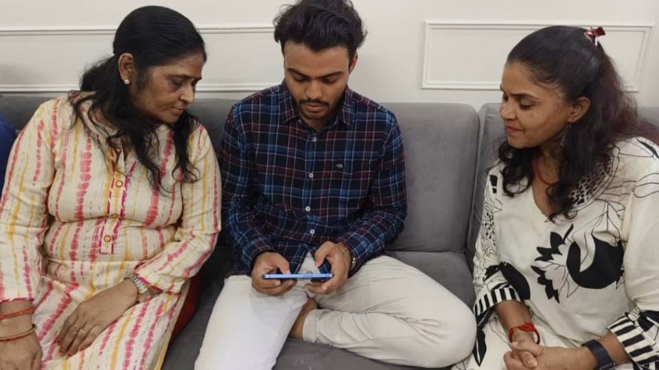Agra based actor Sparsh Srivastava film Laapata Ladies nominated for Oscar 2025