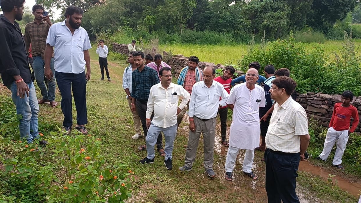 Panic among villagers after leakage in Magdupura pond officials reached the spot