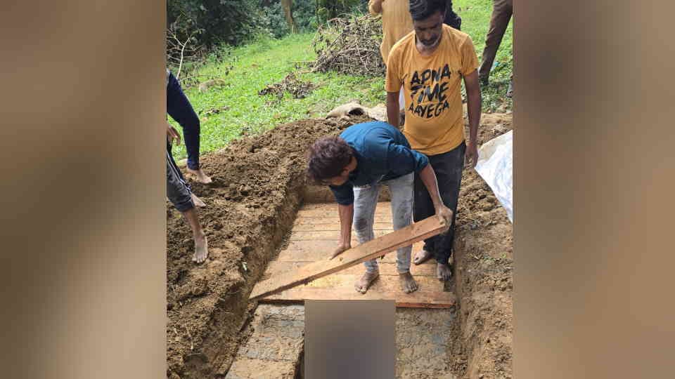 Dehradun Police exhumed Woman dead body from grave now secret of death will be revealed