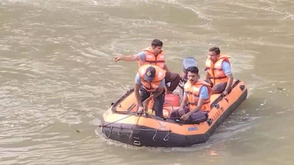 Katni student who went to bathe in river with his friends drowned body found after rescue operation