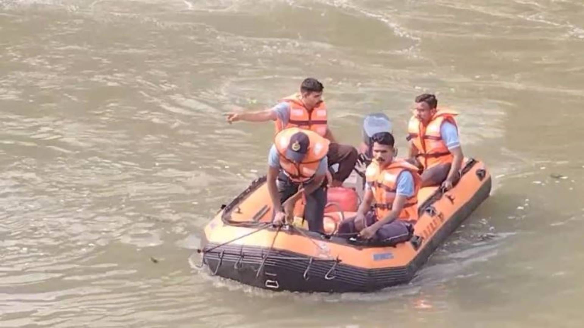 रेस्क्यू टीम