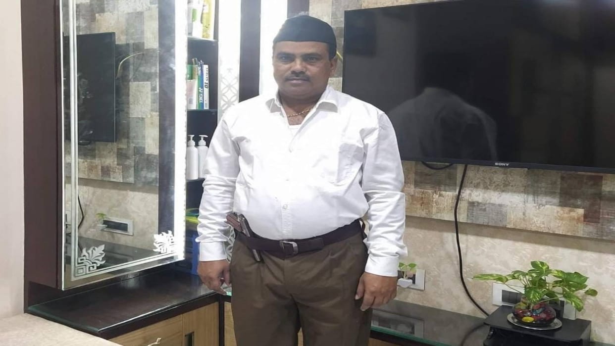 Gwalior Crime Father killed his son and wife then shot himself wrote secret of entire incident on his palm