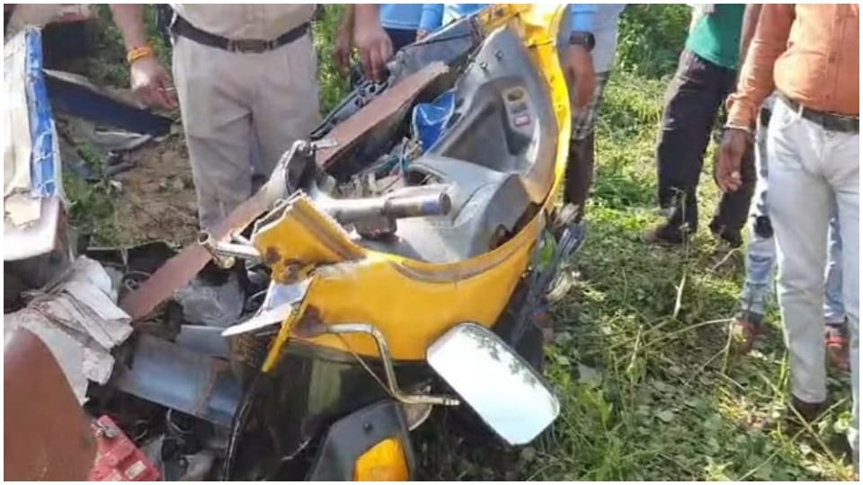 MP Road Accident: Nine Killed in Truck And Auto collision in Damoh Road Accident Pictures