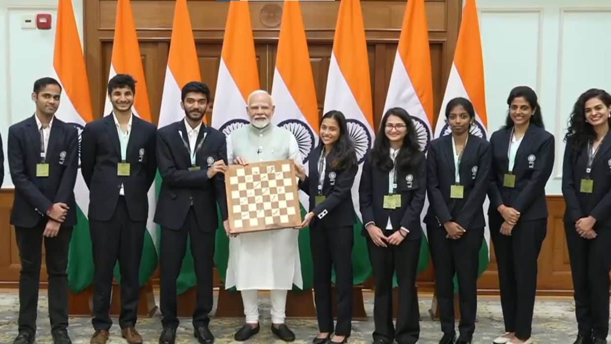 PM Modi interacted with Gold Medalist Indian mens and womens Chess teams in 45th Chess Olympiad