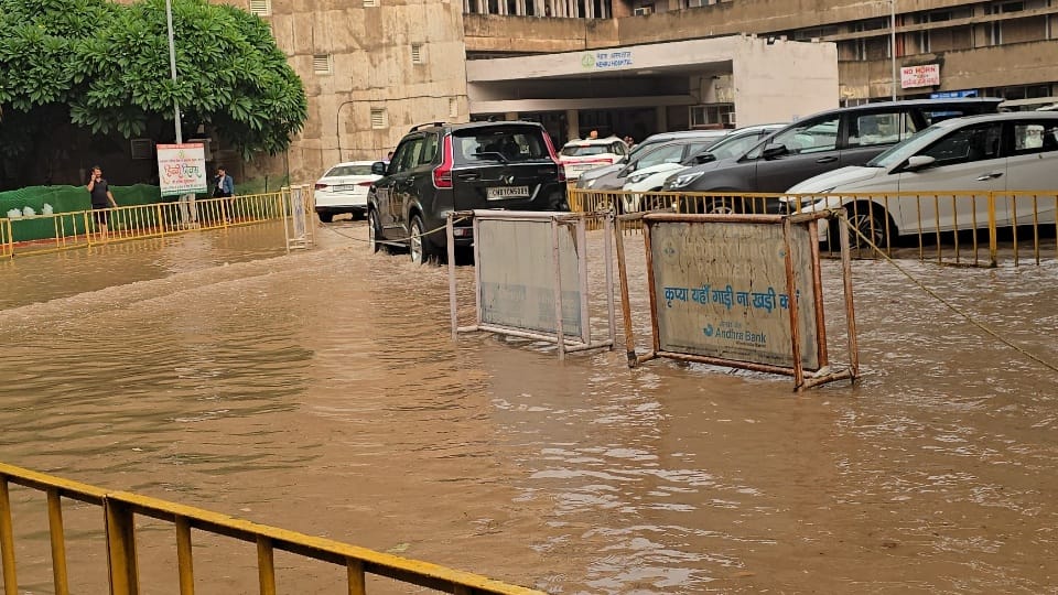 Heavy rain in Chandigarh PGI Nehru hospital filled with water