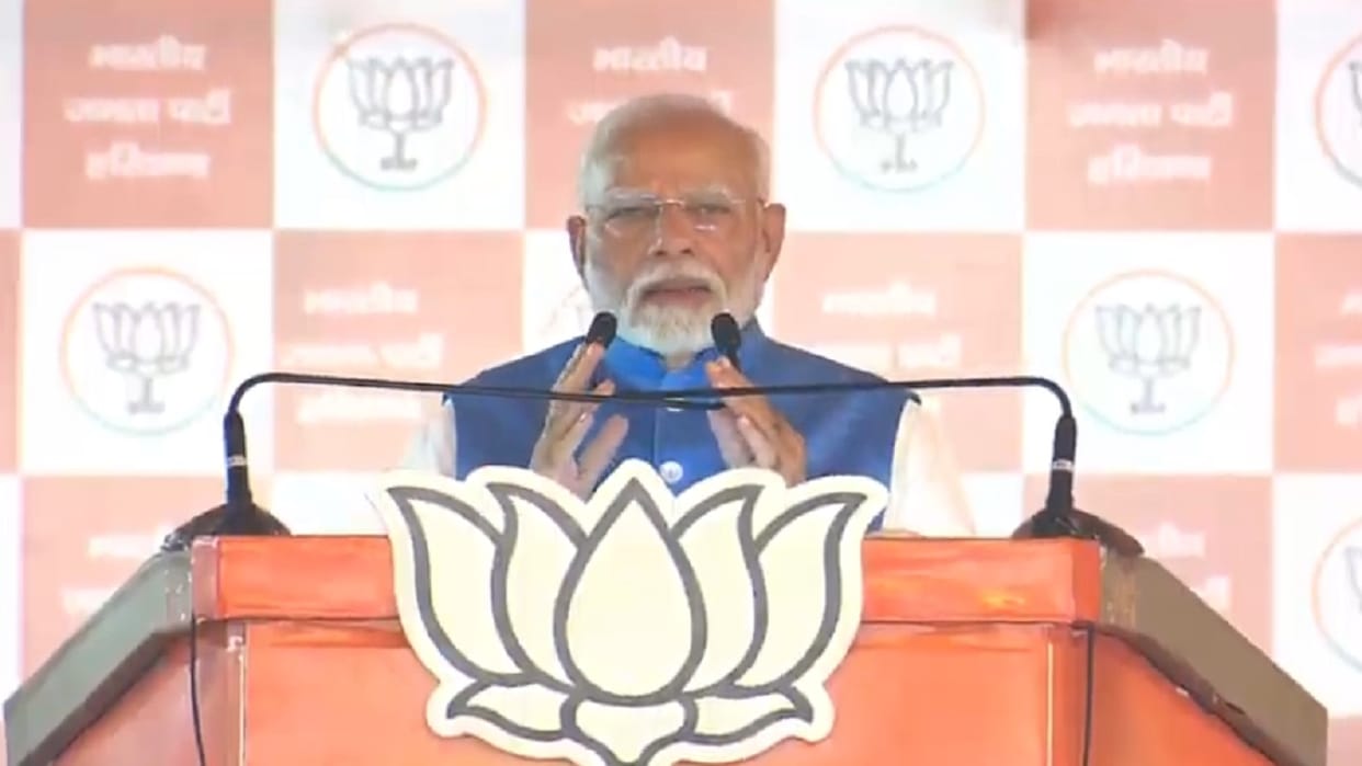 PM Modi Maharashtra Visit Updates Pune Metro Train Development Projects News in Hindi