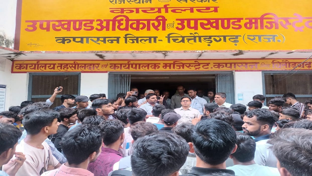 Chittorgarh News: Within a week, another student of RNT College hanged himself, know what is the matter