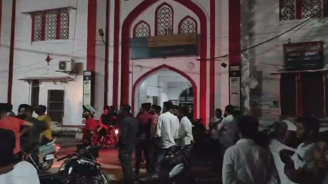 Uproar over urinating near the board of the religious place in Bareilly