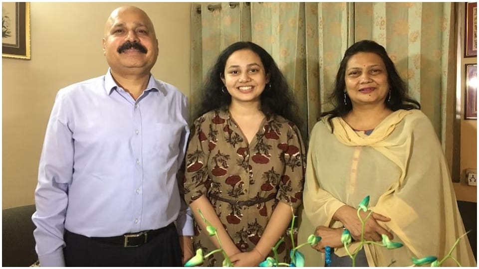 Tina Dabi Ias Family Sister Ria dabi And Mother Himani Dabi Know Details News in Hindi