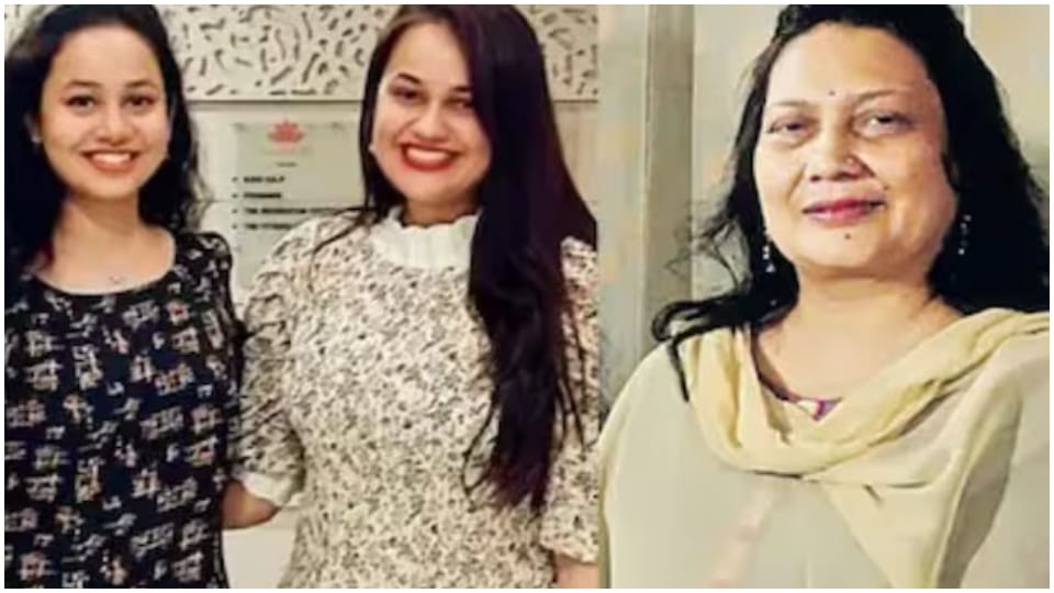 आईएस टीना डाबी की मां हिमानी डाबी कौन हैं।