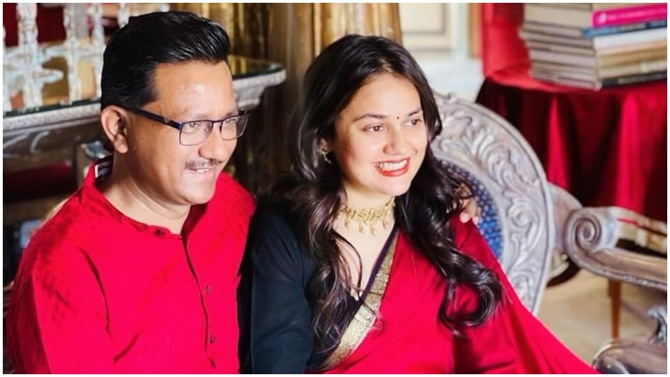 Tina Dabi Ias Family Sister Ria dabi And Mother Himani Dabi Know Details News in Hindi