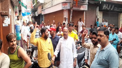 Bullion Trader dies who injured by robbers bullet market closed in Aonla Bareilly