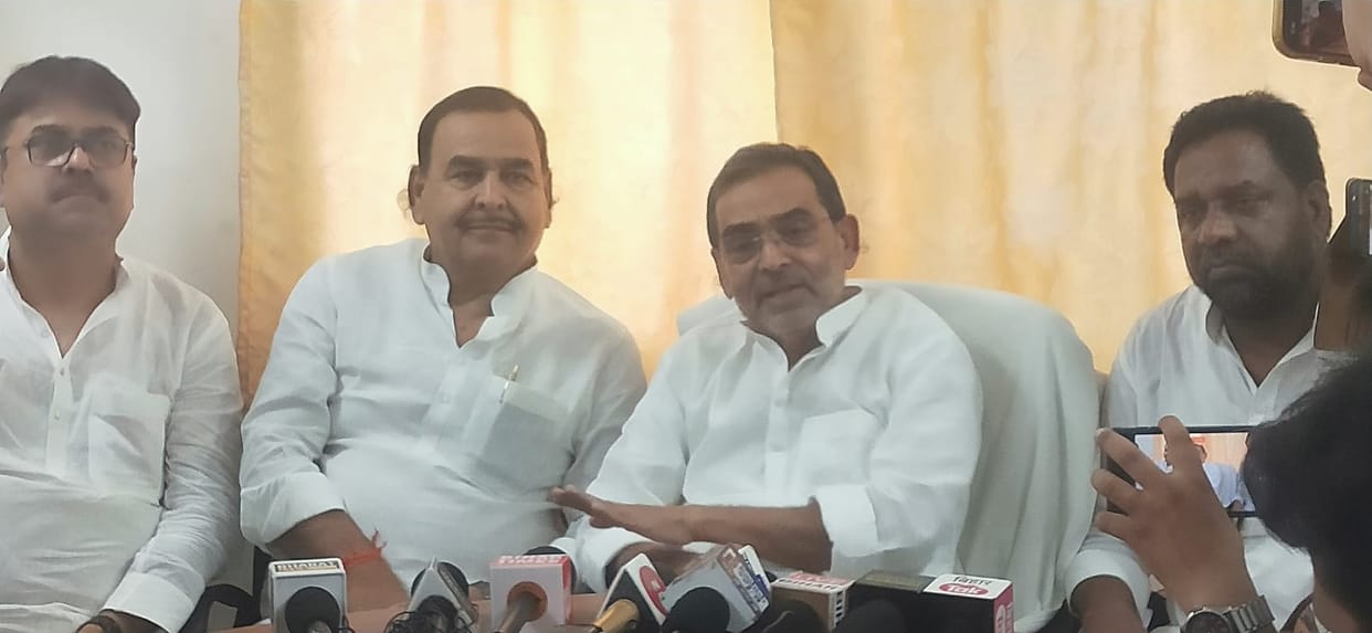 Bihar News: Upendra Kushwaha said - Tejashwi Yadav is traveling to save the heritage, RJD MP Abhay Kushwaha