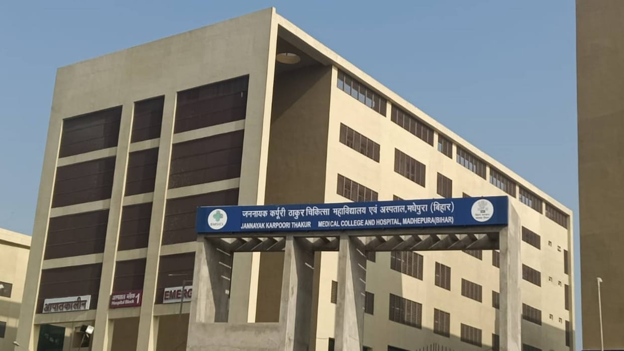Bihar 21 students suspended in Madhepura JNKT Medical College for assaulting an intern