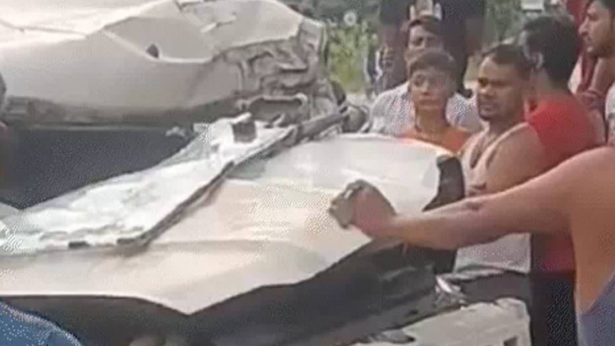 Bihar Scorpio returning from wedding procession in Siwan collides with truck one child dies eight injured