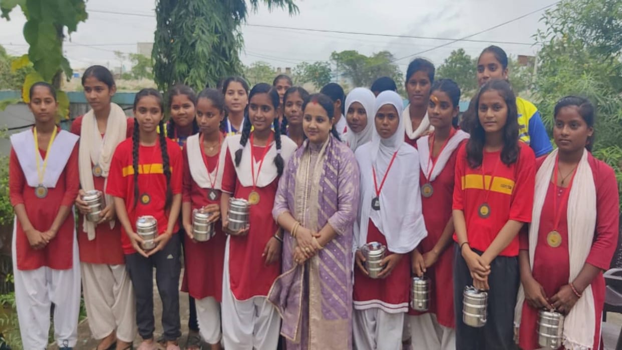 Bihar News Motihari girl students raised flag won gold medal in state level sports competition