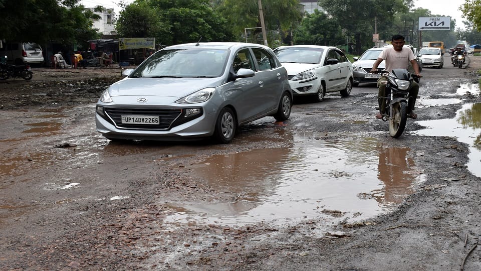 300 roads of Aligarh are very bad