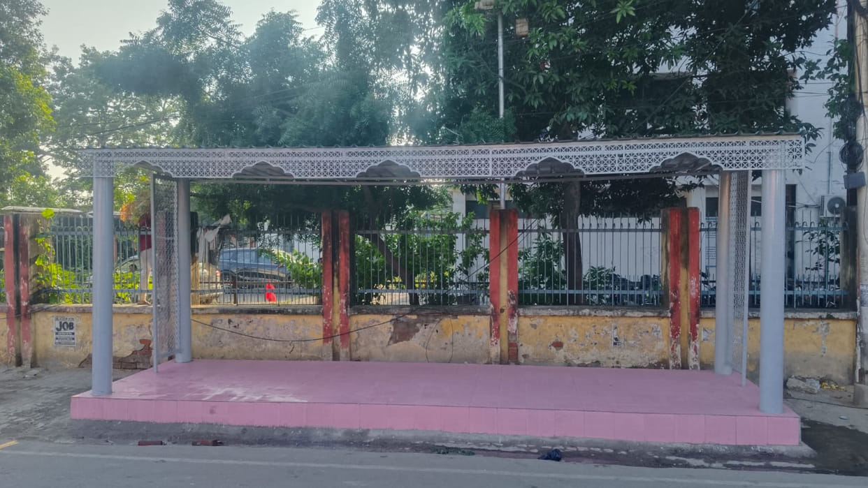 Gorakhpur Municipal Corporation is constructing bus queue shelters at 13 places in the city.