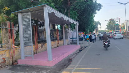 Gorakhpur Municipal Corporation is constructing bus queue shelters at 13 places in the city.