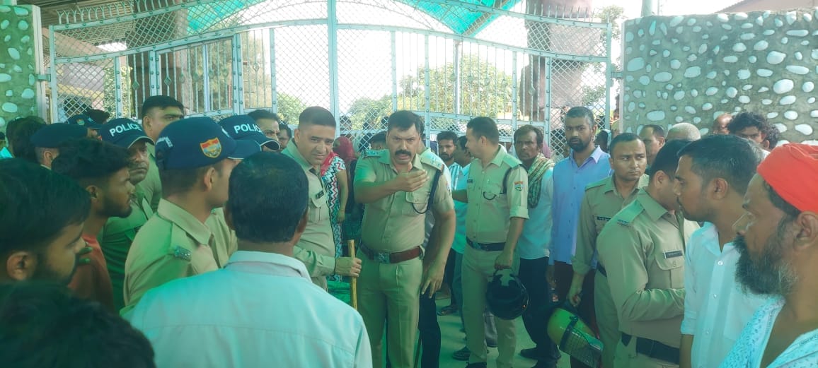 Demonstrated outside Patanjali Yoggram Research Centre in Aurangabad Haridwar for Youth Death