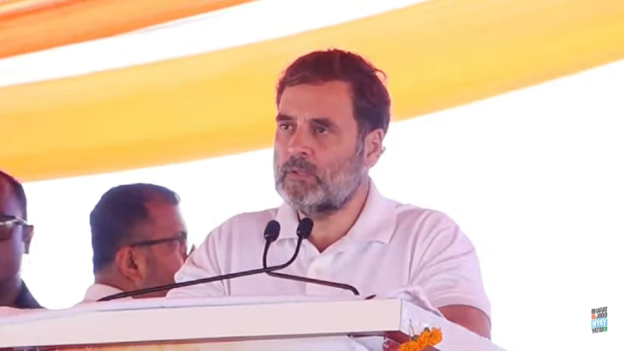 Rahul Gandhi expressed concern over huge crowd in trains,no one is listening to railway passengers