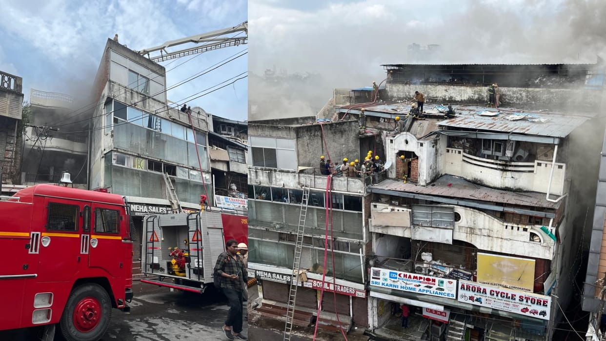 Fire broke out in electronics godown in Lucknow.