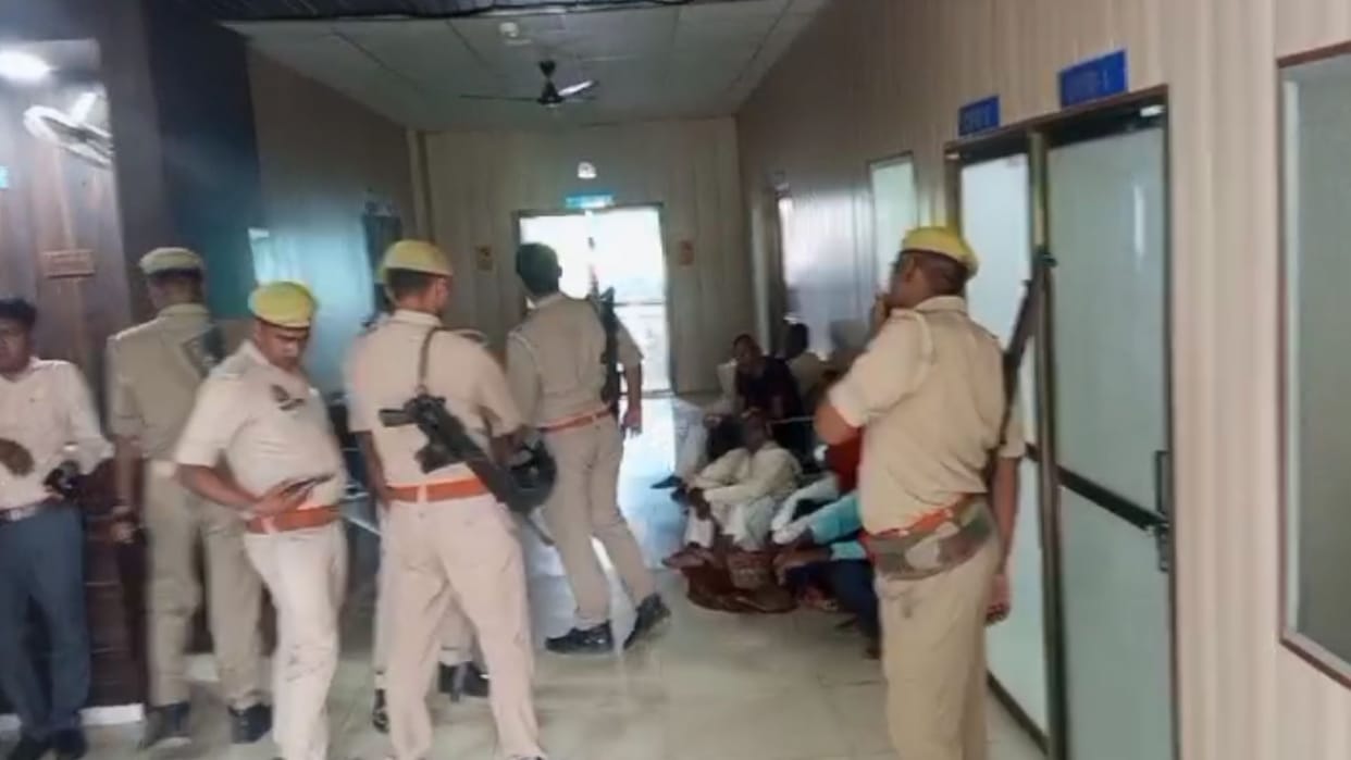 Mau police and district administration and health department action against illegal hospital