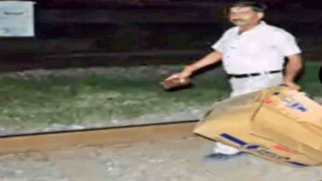 Ajmer News: There was a stir after finding a cardboard box on Subhash Nagar gate railway track