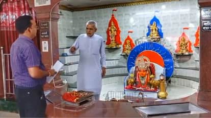 मंदिर में प्रसाद की जांच