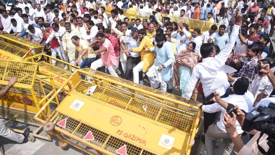 Demonstration of BJP workers at UP Gate