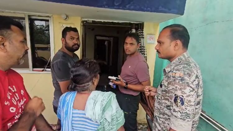 Chhattisgarh: रायगढ़ में दहशत का माहौल, ब्याज देने वाले की हत्या, घर में घुसकर धारदार हथियार से किया हमला