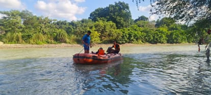Accident: Five drowned in Ganga canal, three rescued, no clue for two