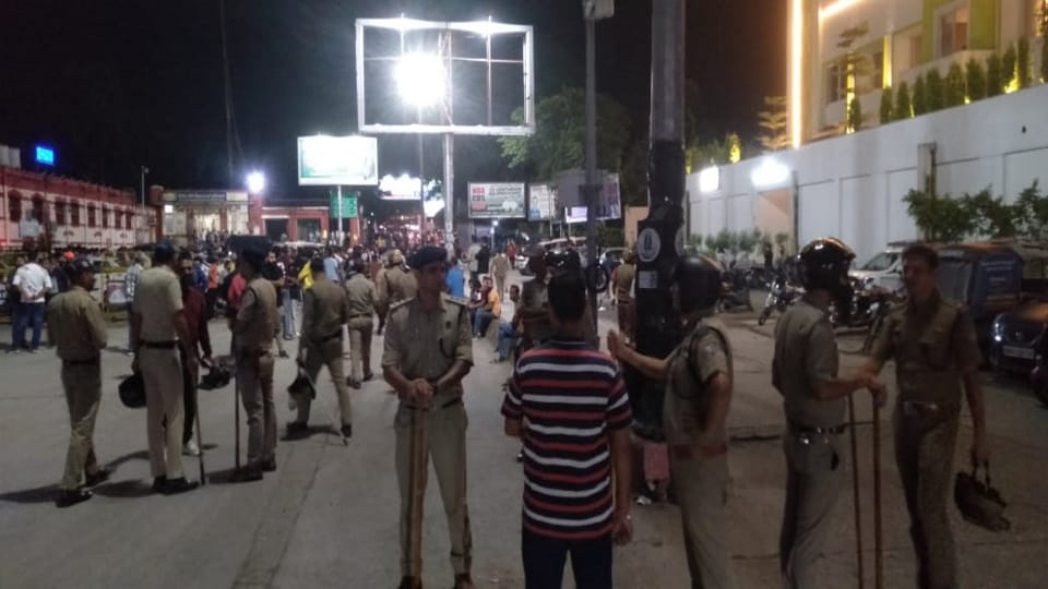 Dehradun News Ruckus between Two Communities organizations at railway station Stone Pelting