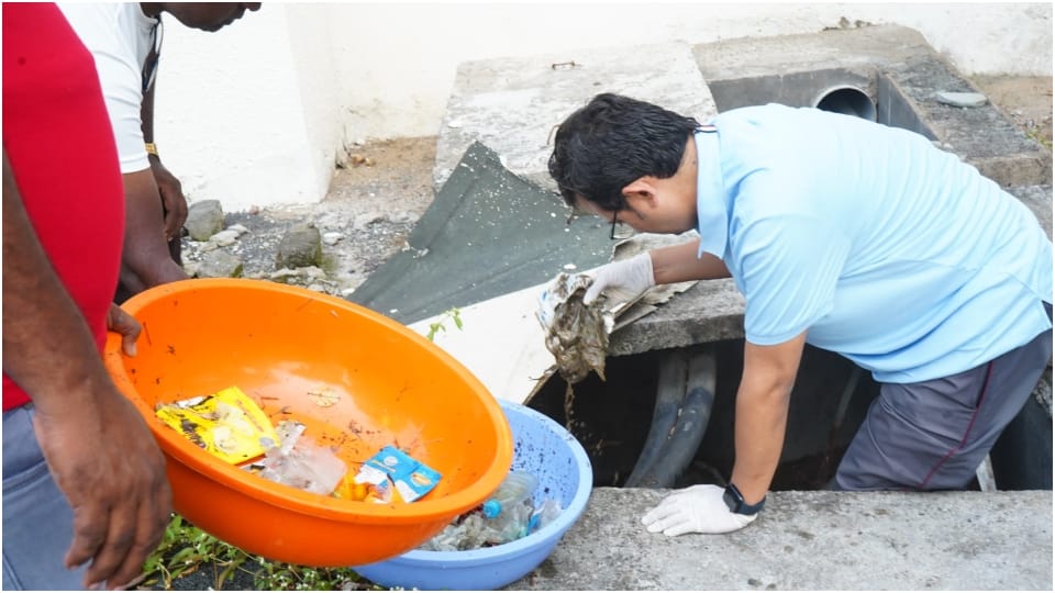 Swachhta Hi Seva Campaign Collector entered the water supply chamber for cleaning